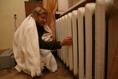 В домах жителей центрального микрорайона Белогорска с ночи нет горячей воды, а батареи холодные