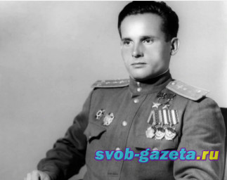 За что капитану Камозину вручили две звезды Героя Советского Союза?