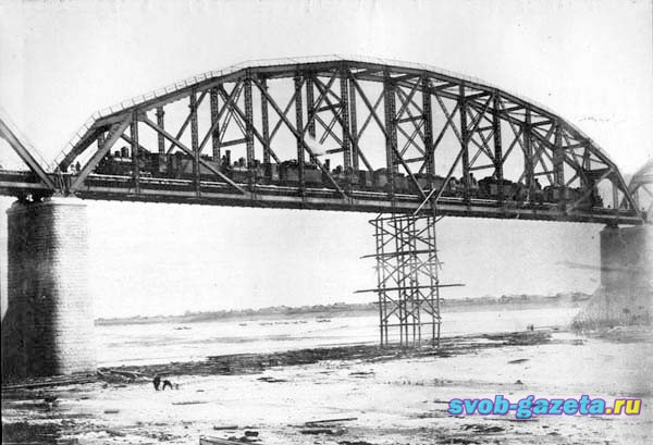 Испытания 4-го пролета моста через реку Зея, 1913 год