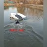 Появились подробности спасения людей, чья машина угодила в озеро в Садовом