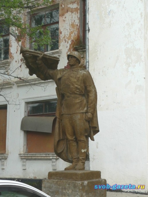 Статуя горниста