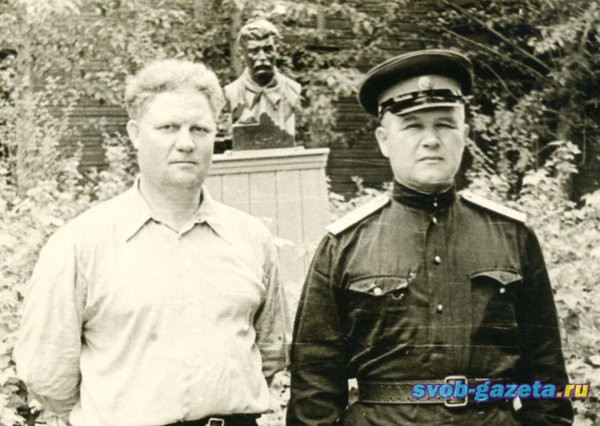 Бюст Сталина в сквере городка НКВД