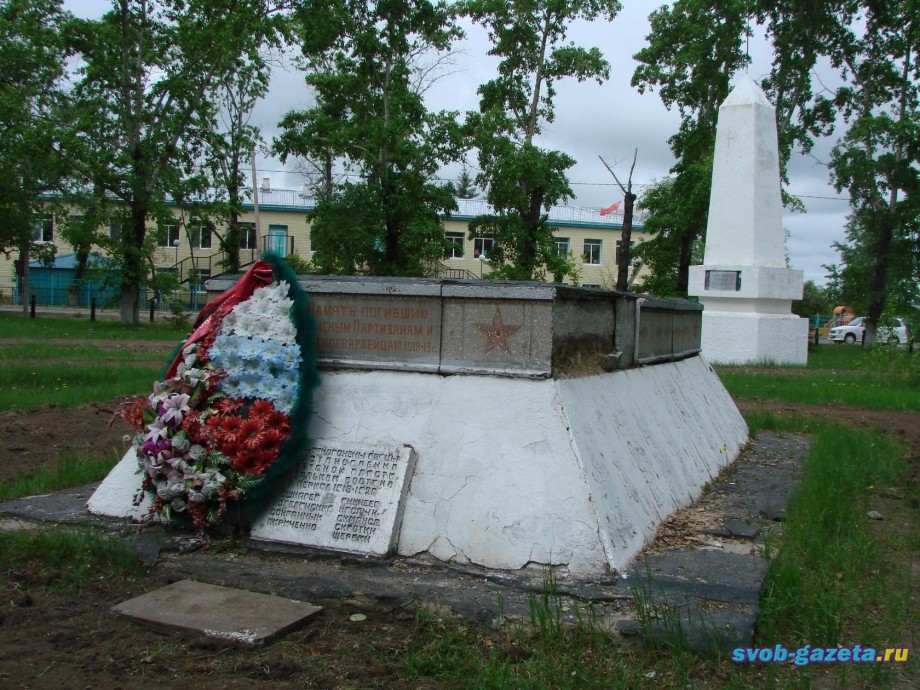 Братская могила на пл.им. Лазо